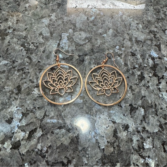 2/$25 or 3/$35 NWOT Rose Gold Lotus Hoop Earrings with Intricate Design - Picture 2 of 3